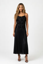 Rose Detail Ruffle Halter Dress — Black Long